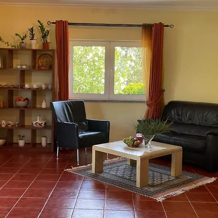 Casa De Jardim Em Fundao