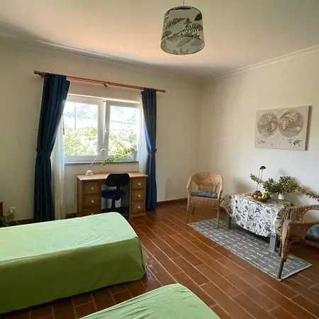 Casa De Jardim Em Fundao