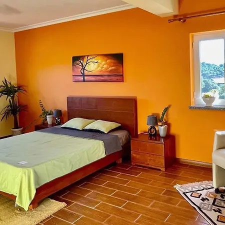 Casa De Jardim Em Farm stay Fundao